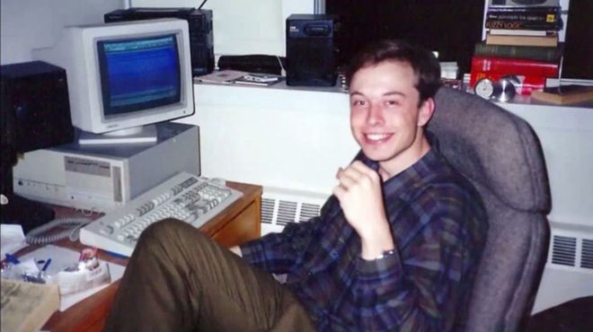 O primeiro negócio de Musk foi a Zip2, empresa de software web que fundou com seu irmão Kimbal e com o sócio Greg Kouri. Companhia foi vendida em 1999 por US$ 305 milhões para a Compaq ComputerArquivo