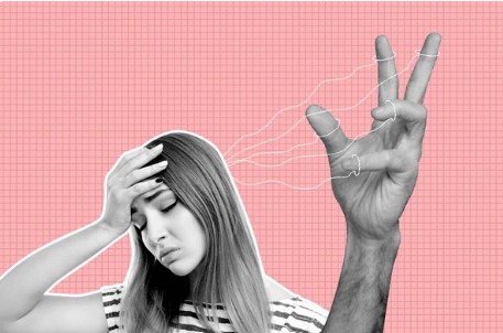 5 sinais de que alguém está manipulando você emocionalmente - QTU Questões do Universo