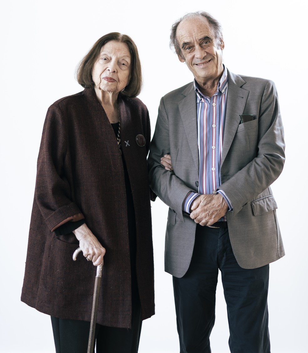 A escritora Nélida Piñon e Antonio Maura, diretor do Instituto Cervantes do Rio de Janeiro — Foto: Leo Martins