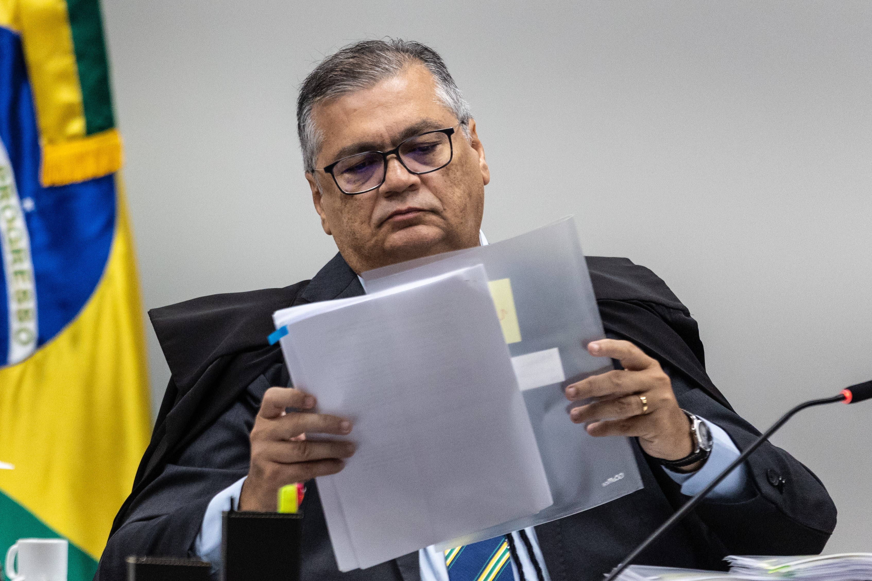 Dino pro&iacute;be aposentadoria compuls&oacute;ria como puni&ccedil;&atilde;o a magistrados