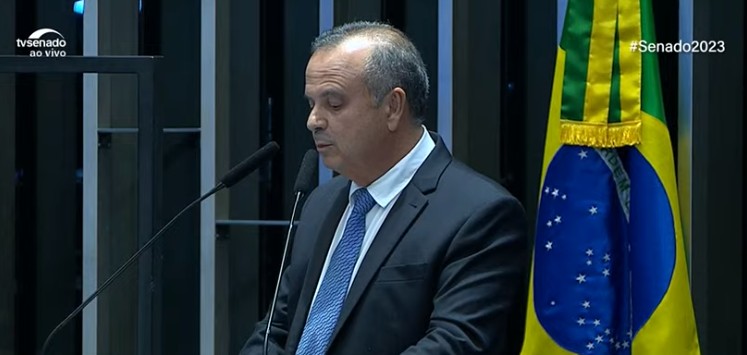 PEC do fim da 6 x 1: senador Rogério Marinho, coordenador da campanha de Flávio Bolsonaro, pede vista - QTU Questões do Universo
