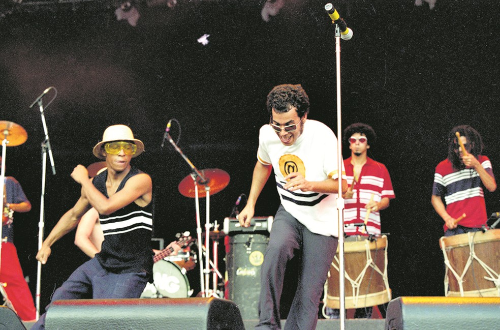 Chico Science e Nação Zumbi em apresentação no Hollywood Rock 1996, na Apoteose, no Rio — Foto: Julio César Guimarães