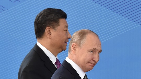 Putin se reúne com Xi Jinping em busca de maior apoio em meio à guerra com a Ucrânia