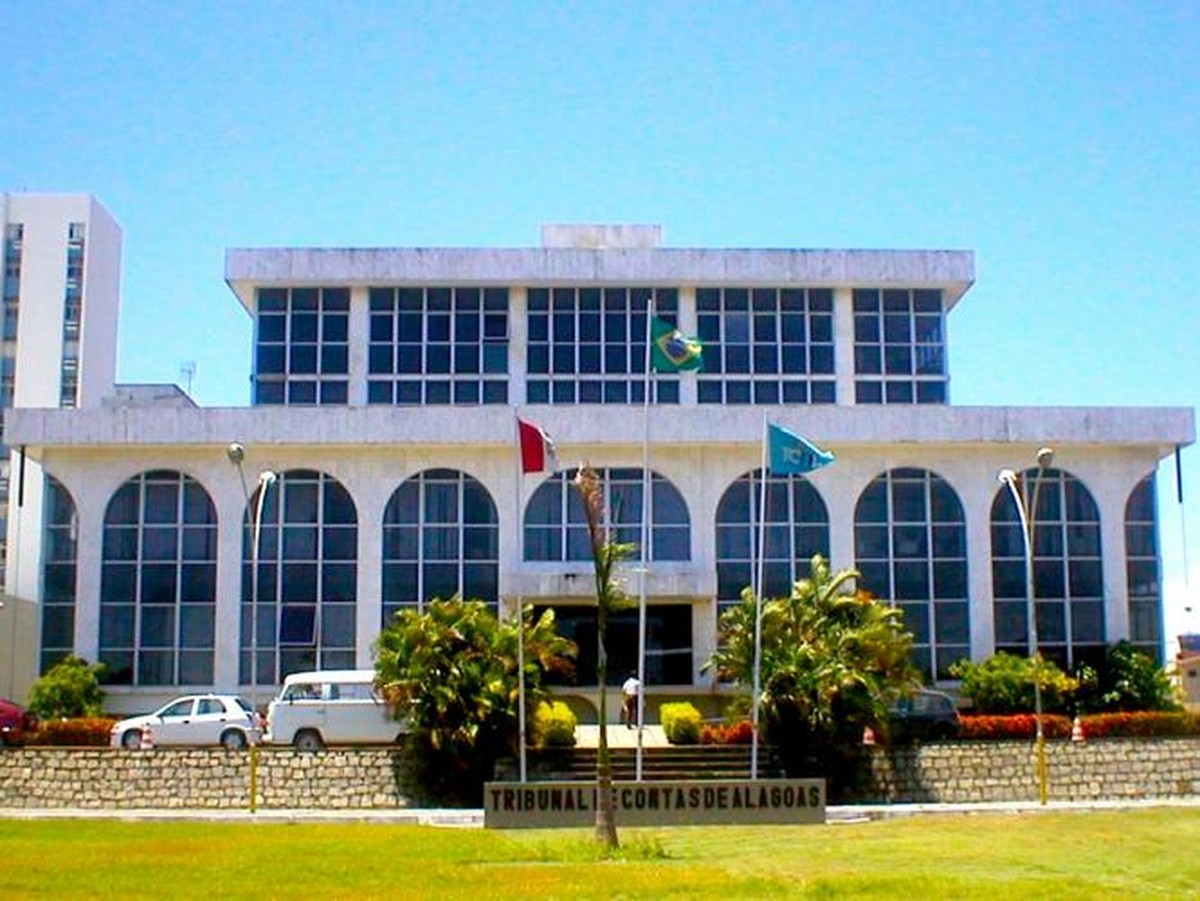 Conselheiros dos TCEs recebem acima do teto constitucional em ao menos 22 estados; veja quais