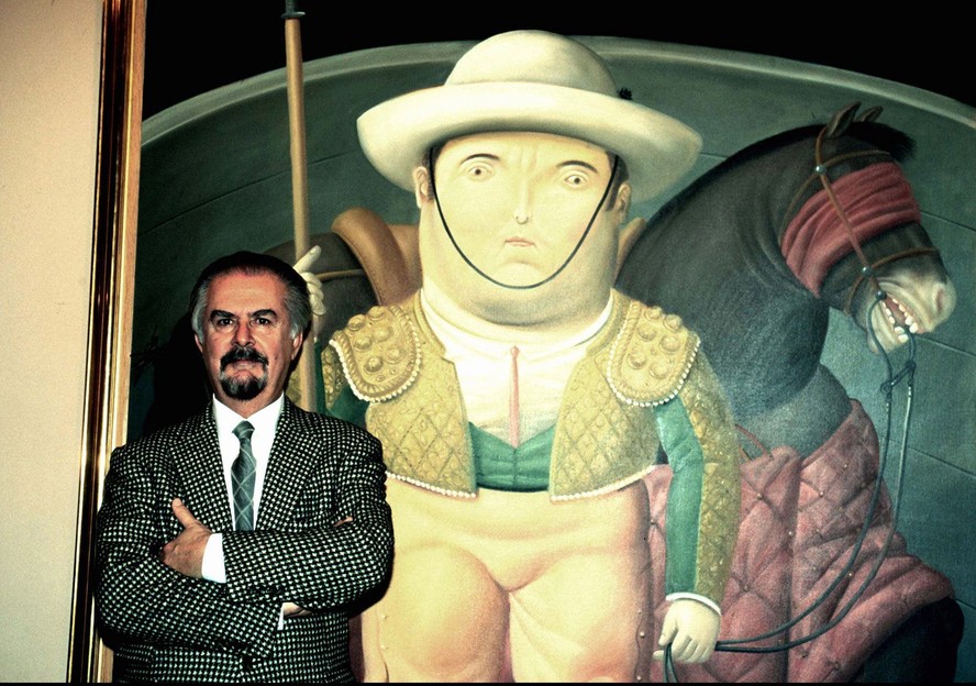 O artista plástico Fernando Botero, diante de uma de suas obras, em 1997