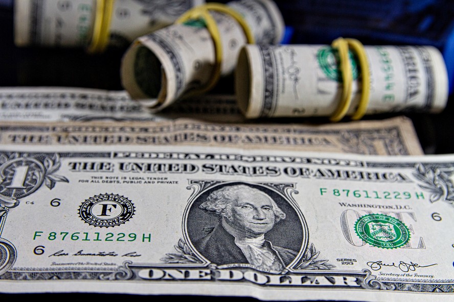 Enxugando gelo? Analistas explicam por que d&oacute;lar n&atilde;o para de bater recordes,  mesmo com leil&otilde;es do BC