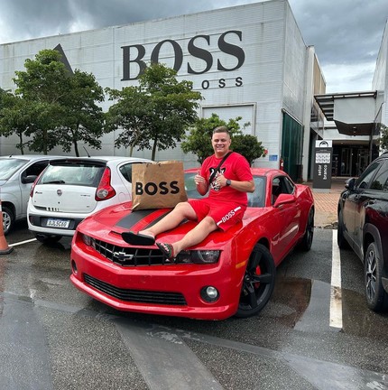 Preço estimado de um Camaro SS, como o da foto, é de R$ 530 mil — Foto: Reprodução/Instagram