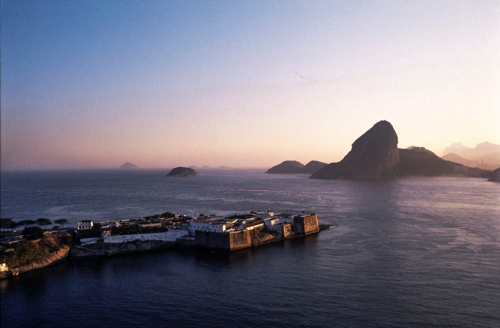 De autoria de Ricardo Siqueira, registro da paisagem do Rio de Janeiro integra o fotolivro "Água salgada — A alma da cidade do Rio de Janeiro" 