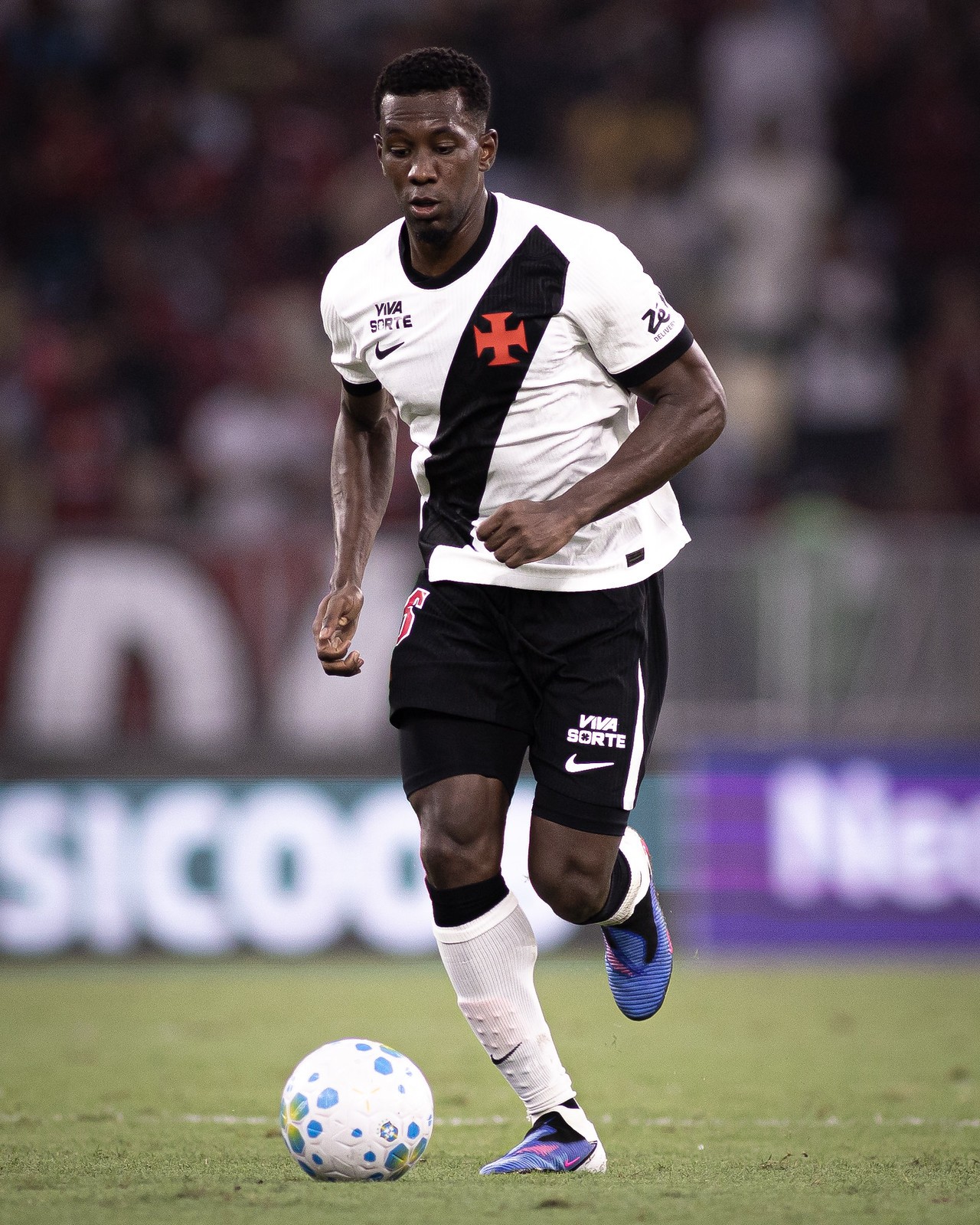STJD pune Cuesta por expulsão contra o Internacional, no Brasileirão