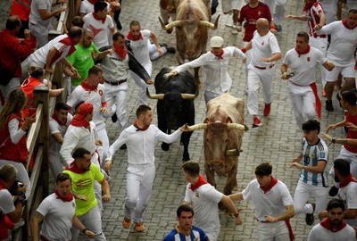 Cidade da Espanha substitui animais por bolas de isopor na corrida de touros