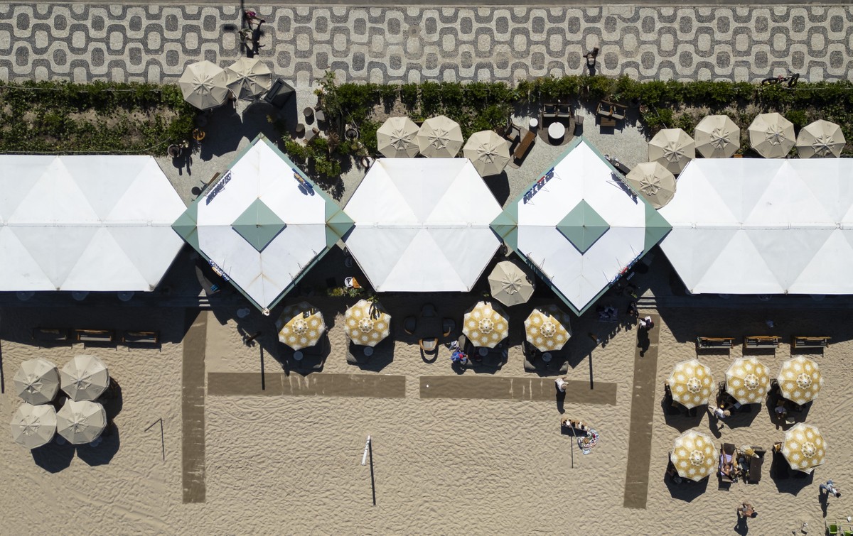 Polêmica na praia: MPF quer a demolição de áreas de 'beach clubs' que avançam sobre a areia em Ipanema