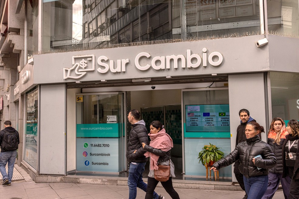 Casa de câmbio em Buenos Aires — Foto: Sarah Pabst/Bloomberg