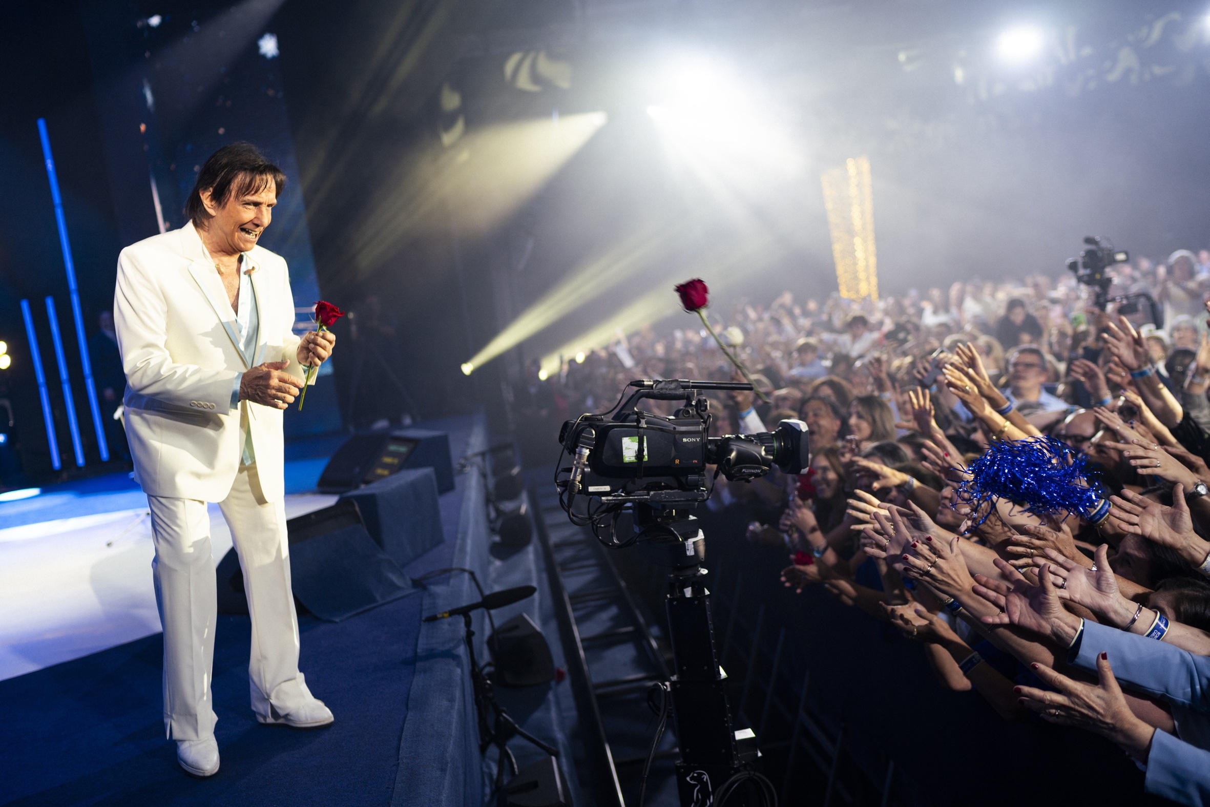 Roberto Carlos completa 85 anos com show em sua cidade natal como comemoração