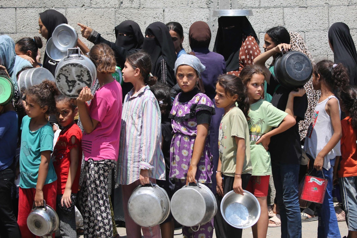 Mais de 8 milhões de refugiados e deslocados estão em risco após cortes na ajuda internacional, alerta a ONU
