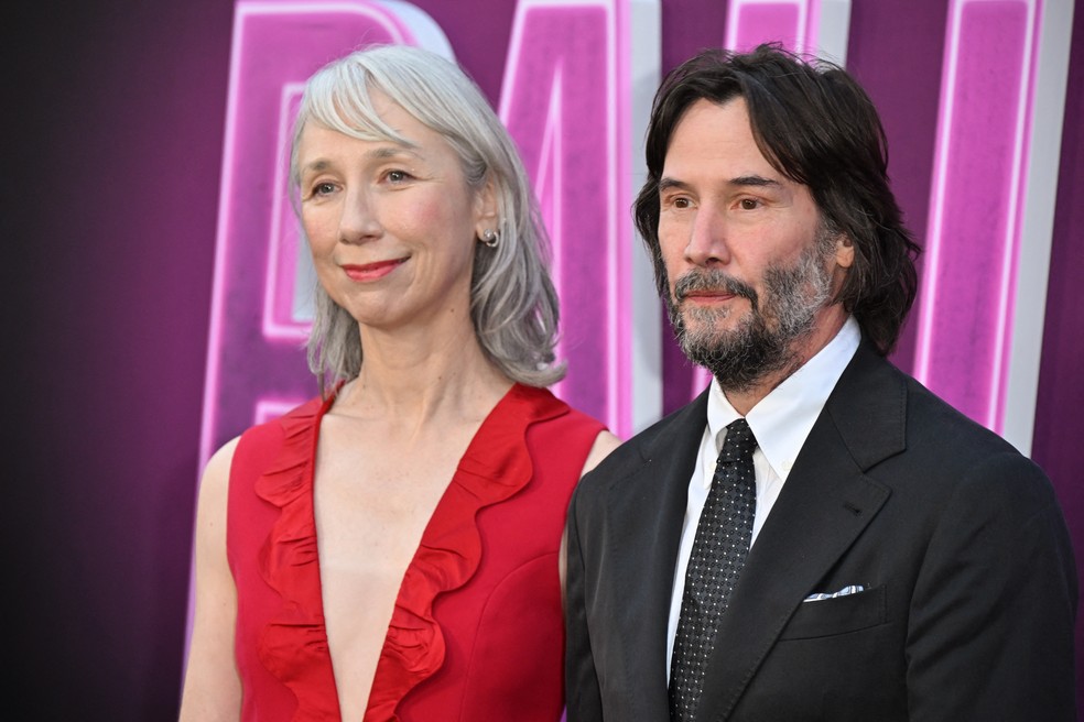 O ator Keanu Reeves e a artista plástica Alexandra Grant — Foto: Robyn Beck/AFP