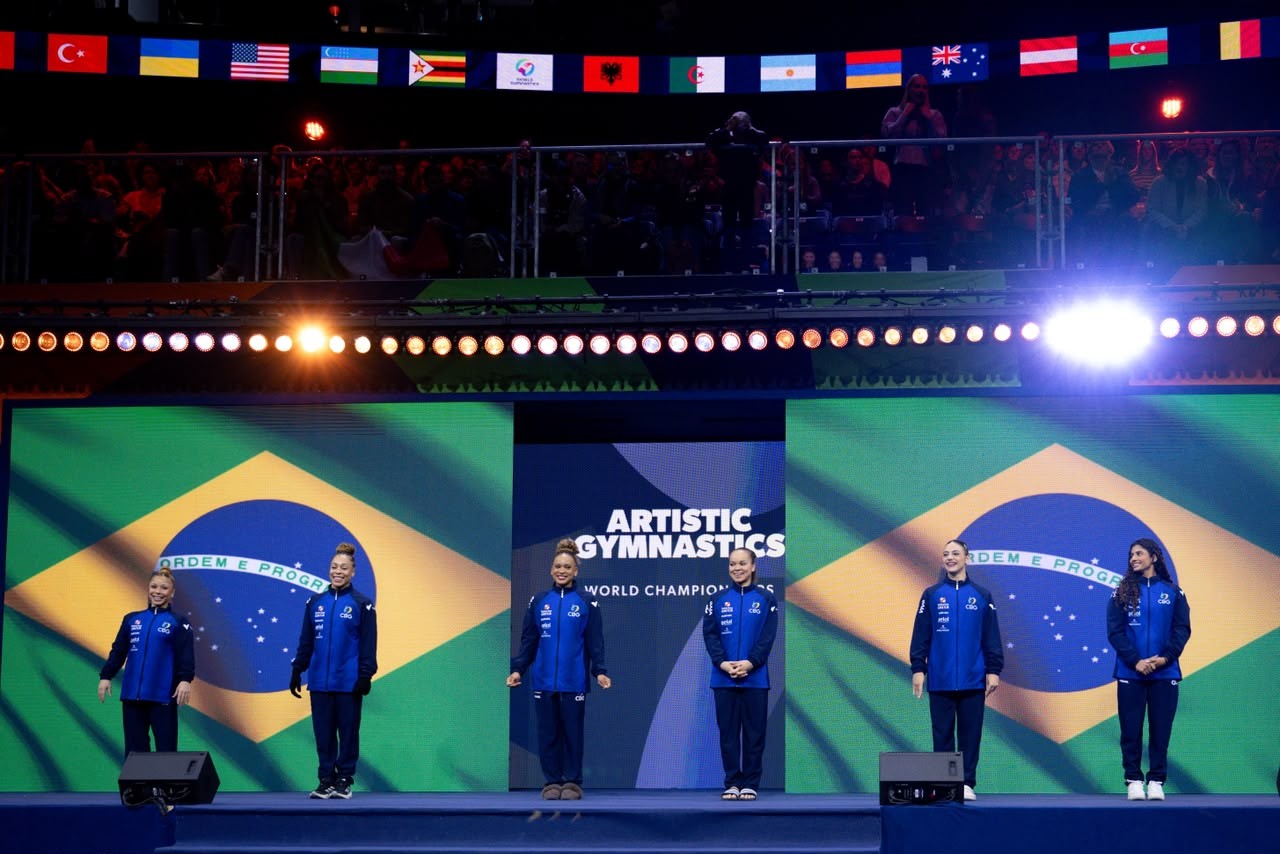 China desbanca EUA e vence final por equipes do Mundial de Ginástica Artística em Roterdã