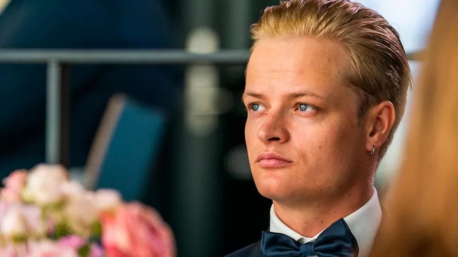 Acusado de estupro , filho da princesa herdeira da Noruega admite ter traficado drogas