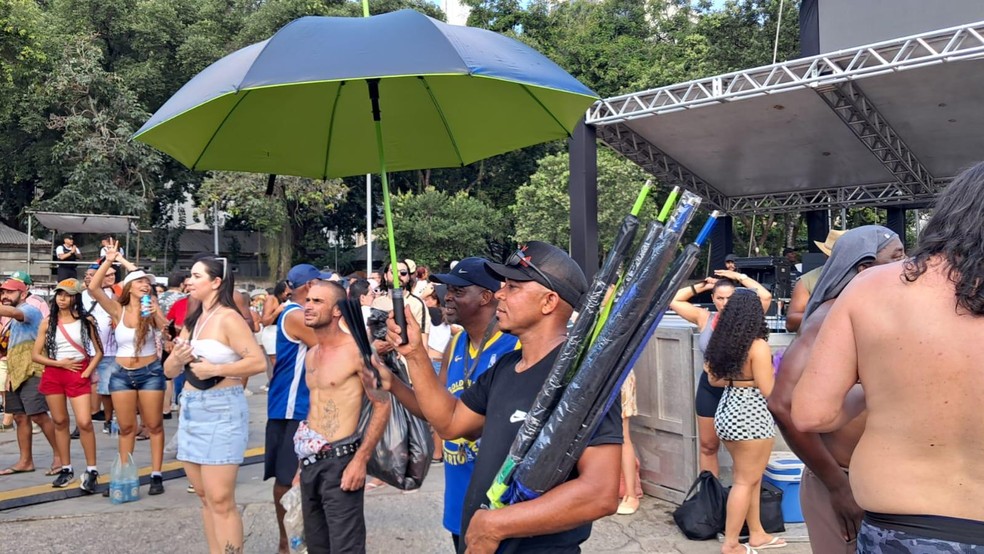 Fãs enfrentam calor no shoe do João Gomes na Lapa — Foto: Rafael Lopes