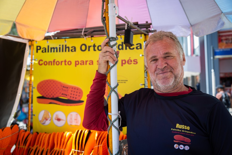 'Quem é o governador do Rio?': comerciante Israel Jesus dos Santos responde — Foto: Júlia Aguiar