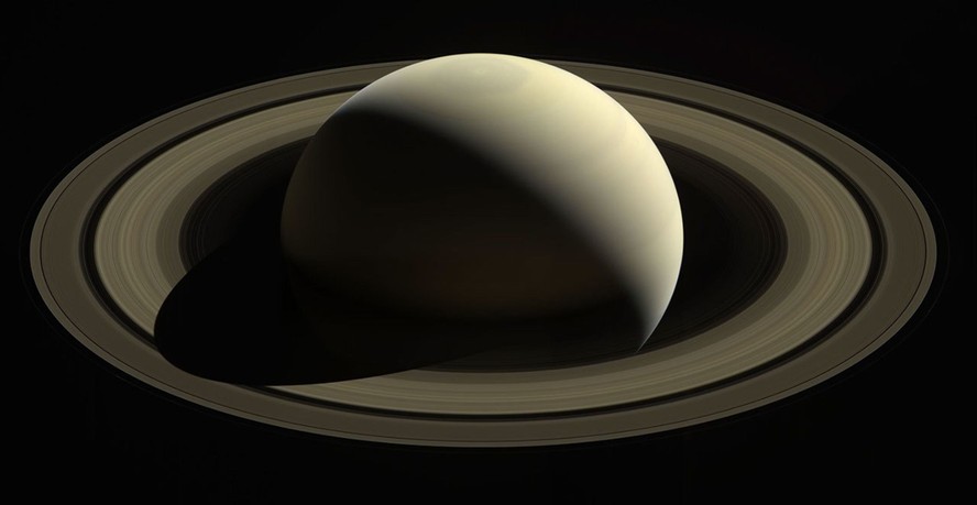 Saturno: 274 luas