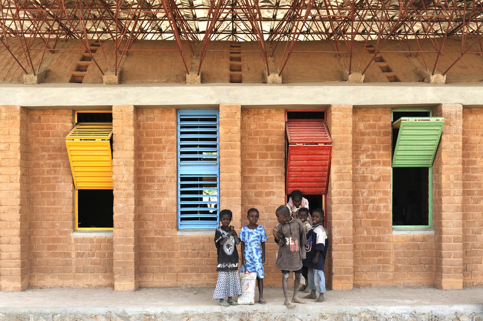 Escola primária de Gando, projeto do arquiteto Diébédo Francis Kéré, vencedor do Pritzker 2022 Divulgação — Foto: Divulgação
