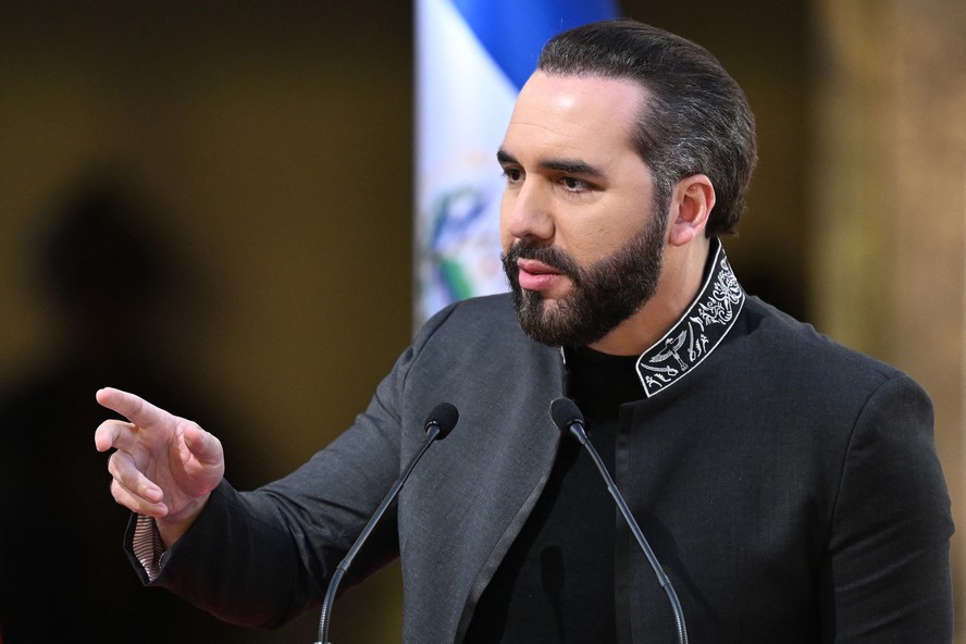 O presidente de El Salvador, Nayib Bukele, discursa para autoridades governamentais e estrangeiras durante o Primeiro Café da Manhã Nacional de Oração por El Salvador, no Palácio Nacional, em San Salvador, em 19 de janeiro de 2026