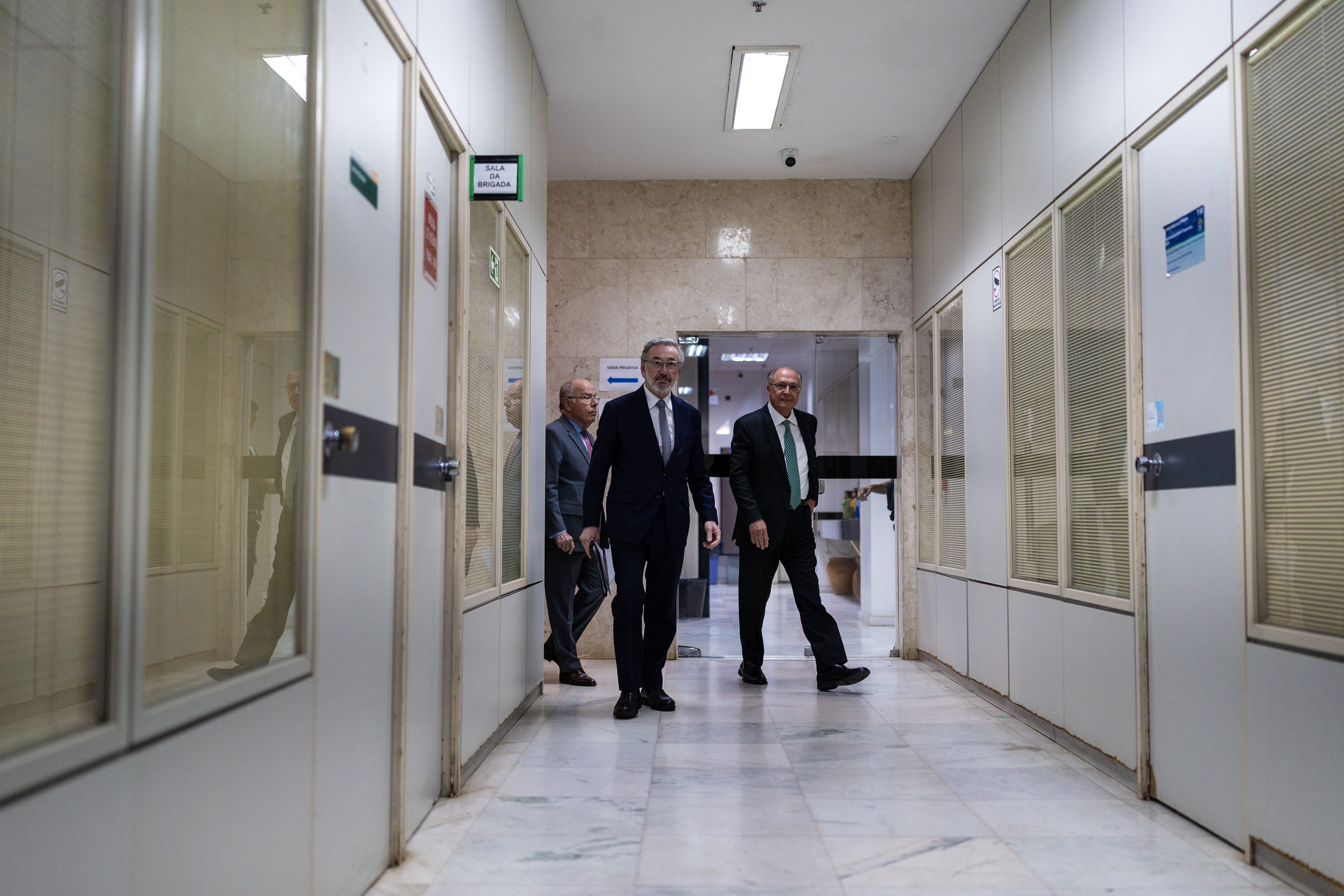 EUA preparam nova taxa sobre produtos brasileiros; governo aposta em substituição de tarifa