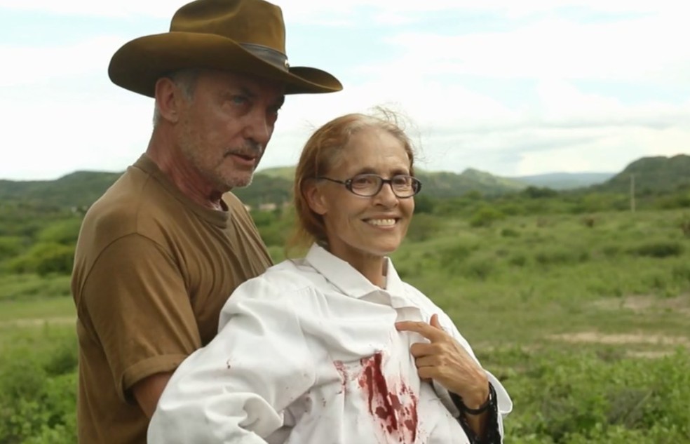 Udo Kier e Snia Braga nos bastidores do filme 'Bacurau' (2019)  Foto: Divulgao