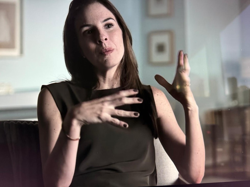 Suzane em diferentes momentos do documentário — Foto: Reprodução