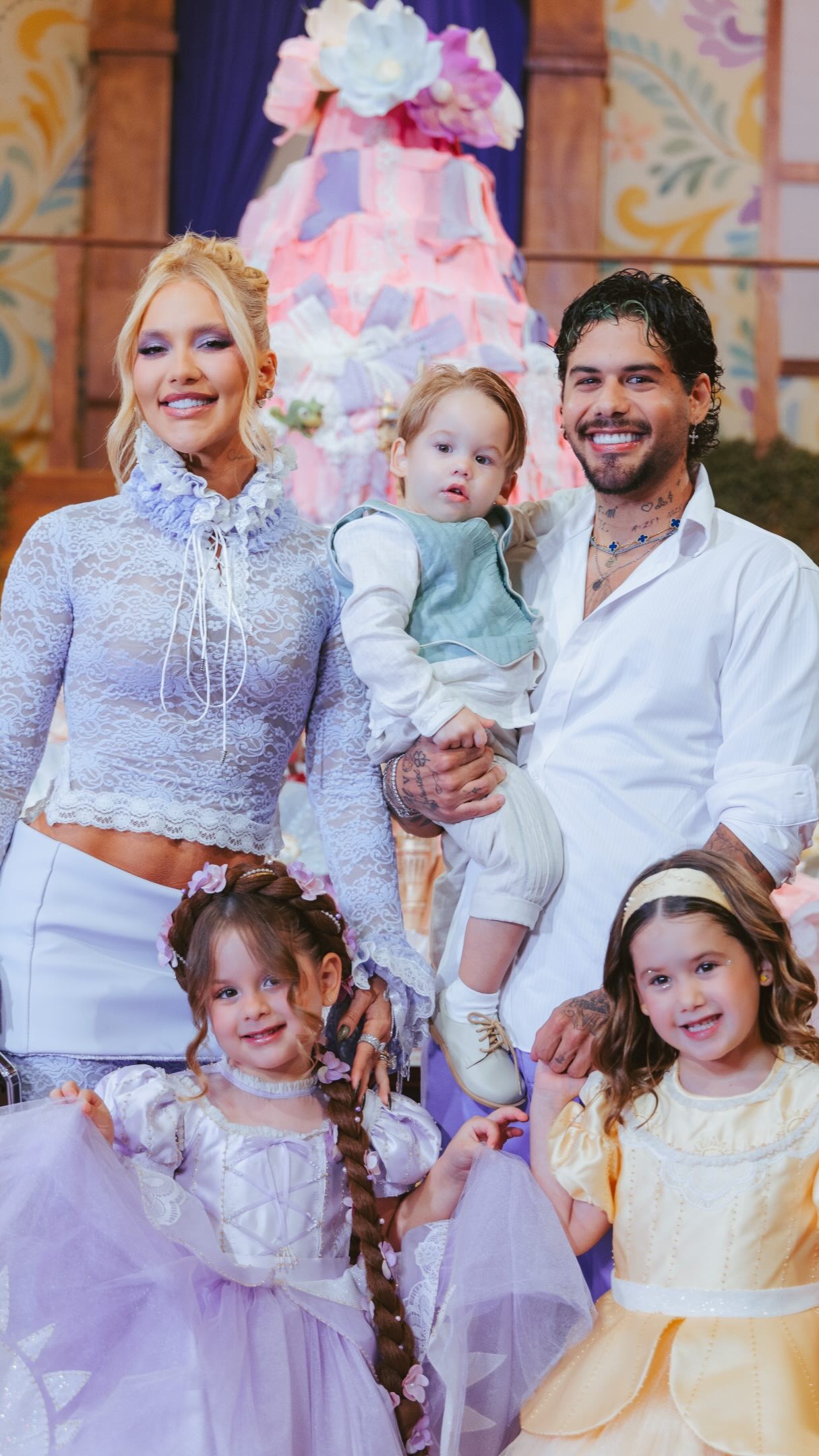 Virginia Fonseca é criticada por pedir Pix para babá após festa com bolo de R$ 250 mil para filha - Foto