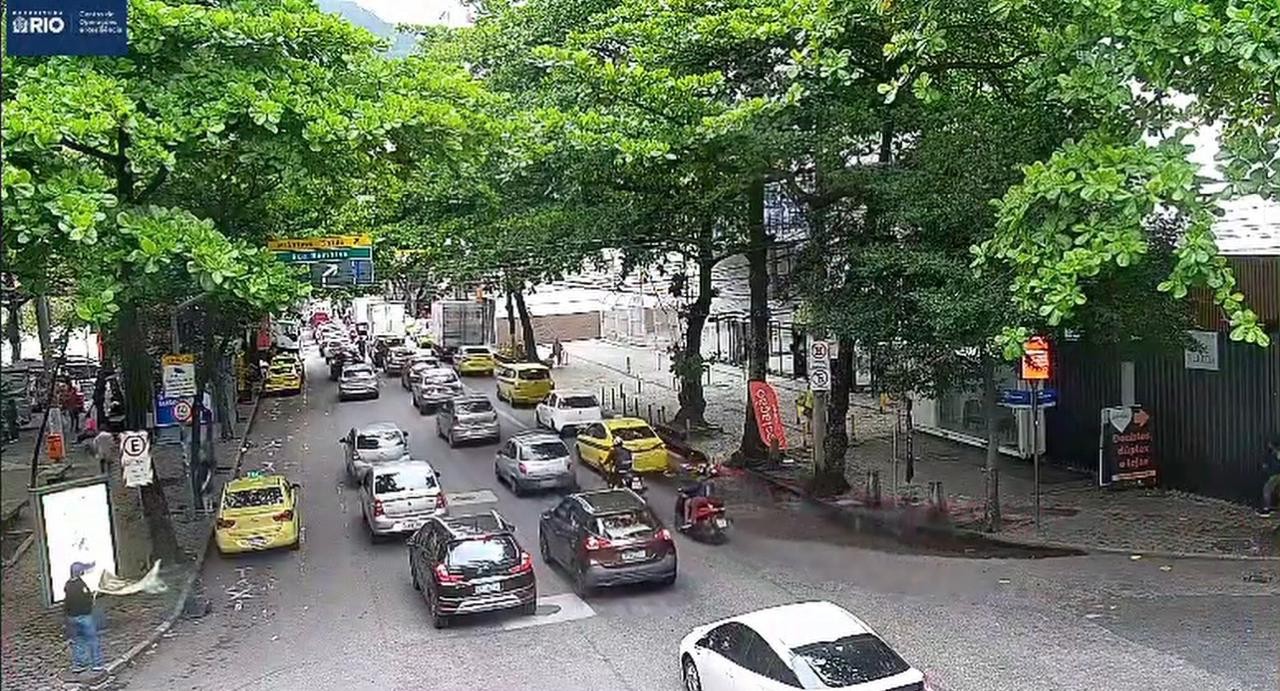 Ocorrência policial provoca interdição na Rua São Clemente, em Botafogo; há relatos de tiros na região - Foto