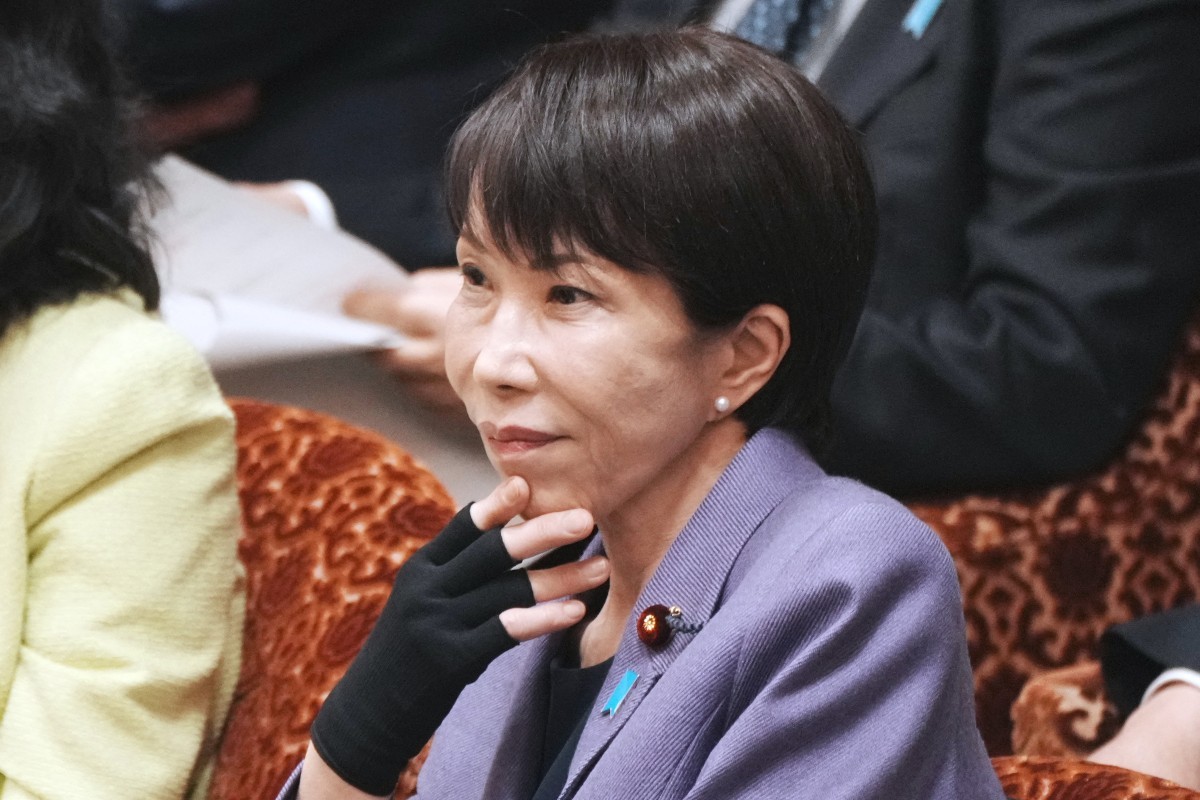 Primeira-Ministra do Japão Relata Poucas Horas de Sono e Gera Debate Nacional