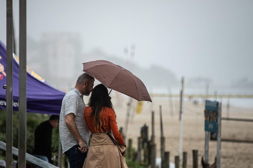 Calorão no DF: brasilienses aproveitam para se refrescar na Água