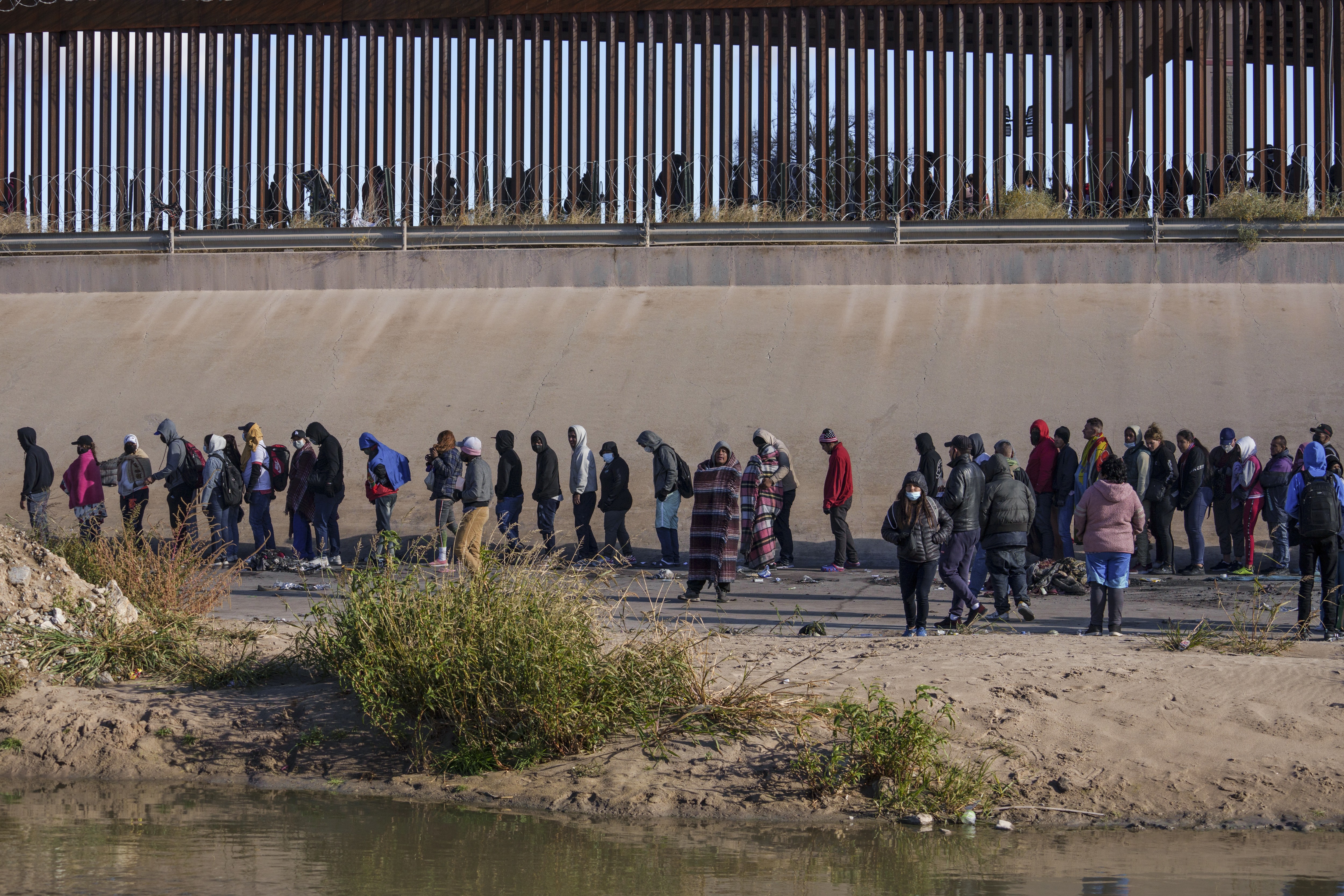 Trump volta a erguer muro na fronteira do Texas com o Mxic | Mundo | QTU Notícias