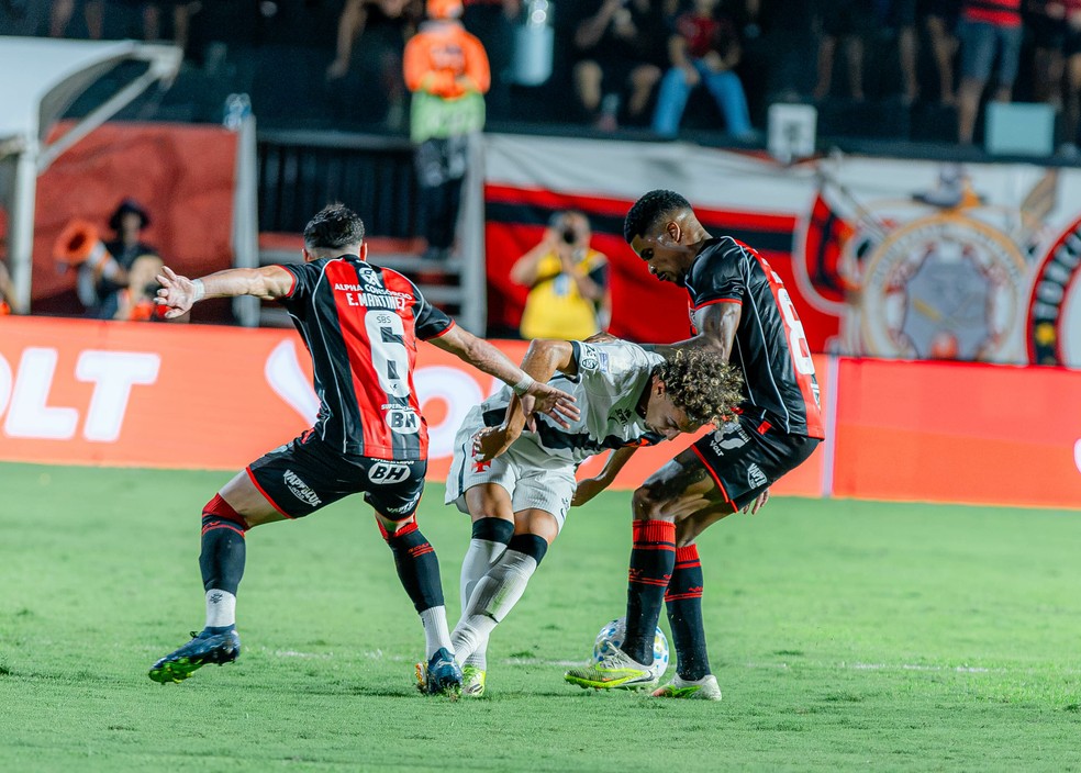 Vasco perde por 1 a 0 para o Vitória na estreia do técnico Pedro Emanuel — Foto: Marcio Jose/AGIF