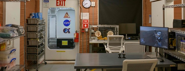 Cientistas vão se isolar em câmara construída para simular condições de vida em Marte — Foto: Mark Felix / AFP