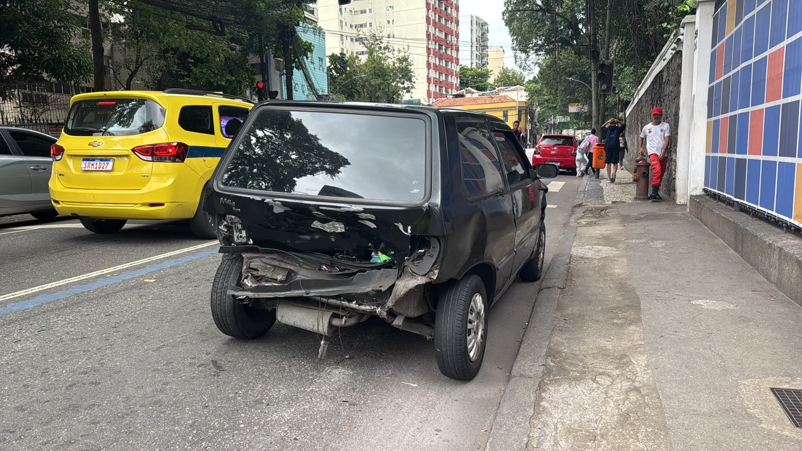Suspeito morto em perseguição em Botafogo tinha 27 passagens pela polícia; carro passou por seis bairros em 1h22