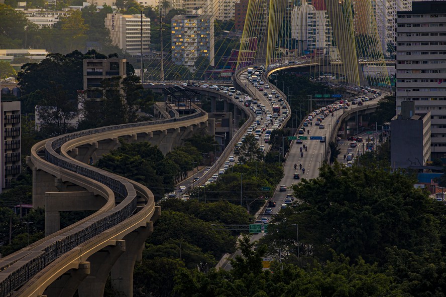 SP anuncia programa de R$ 1,6 bilhão para reforma de pontes e viadutos da cidade