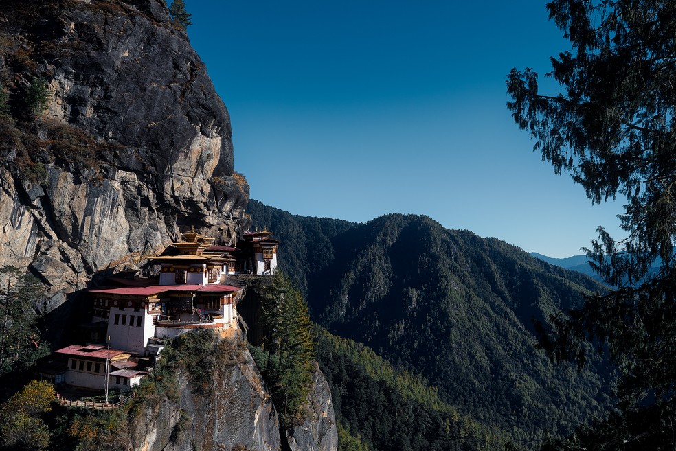 Paro Taktsang, um importante local sagrado para o budismo do Himalaia e complexo de templos que está nas encostas de uma montanha, em Paro, no Butão — Foto: Poras Chaudhary/The New York Times