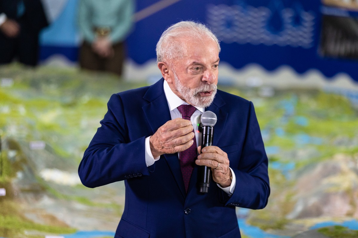 Em reunião, Lula cobra de auxiliares informações sobre situação da