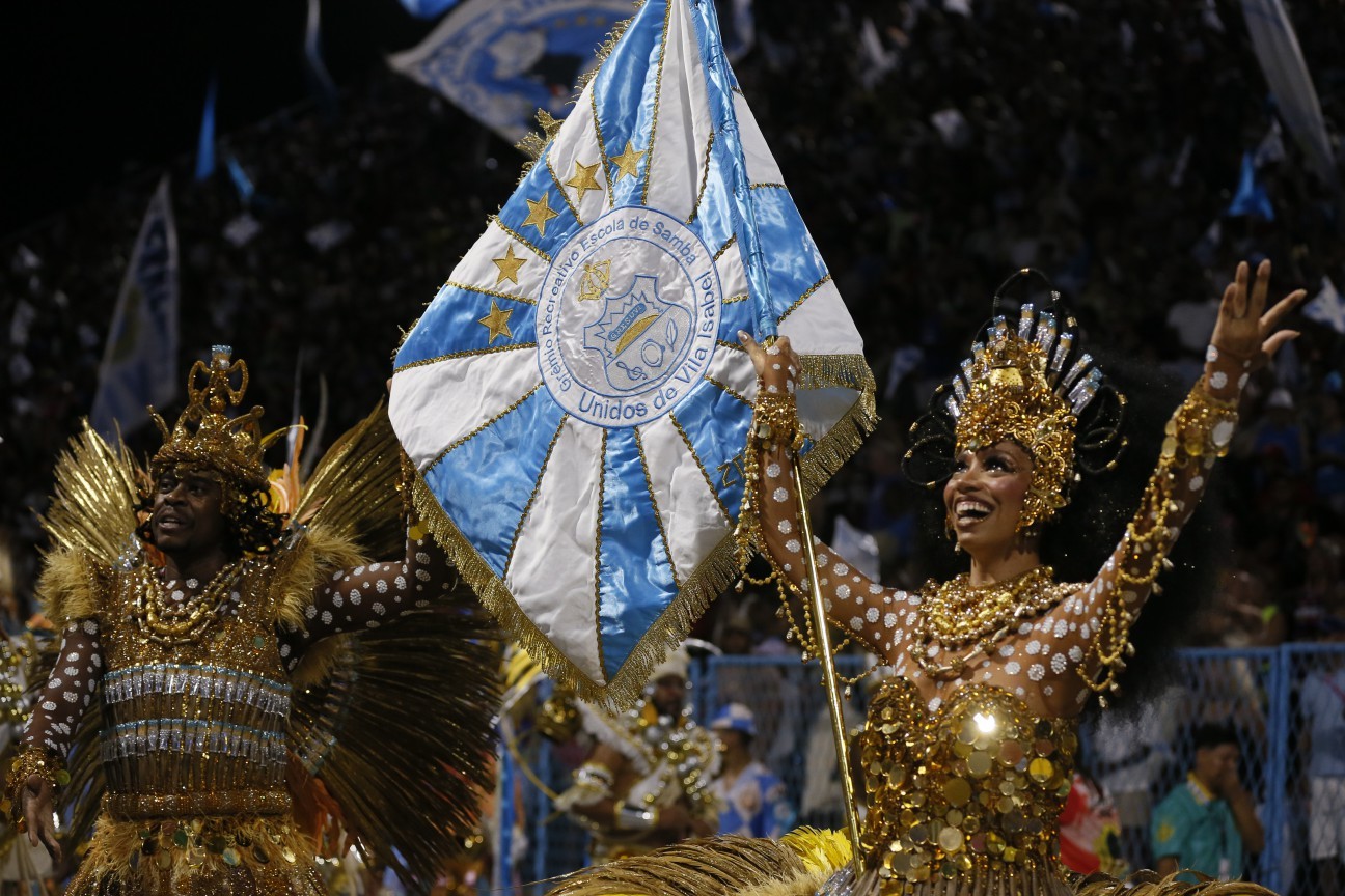Mestre-sala e porta-bandeira da Vila Isabel — Foto: Marcelo Theobald.