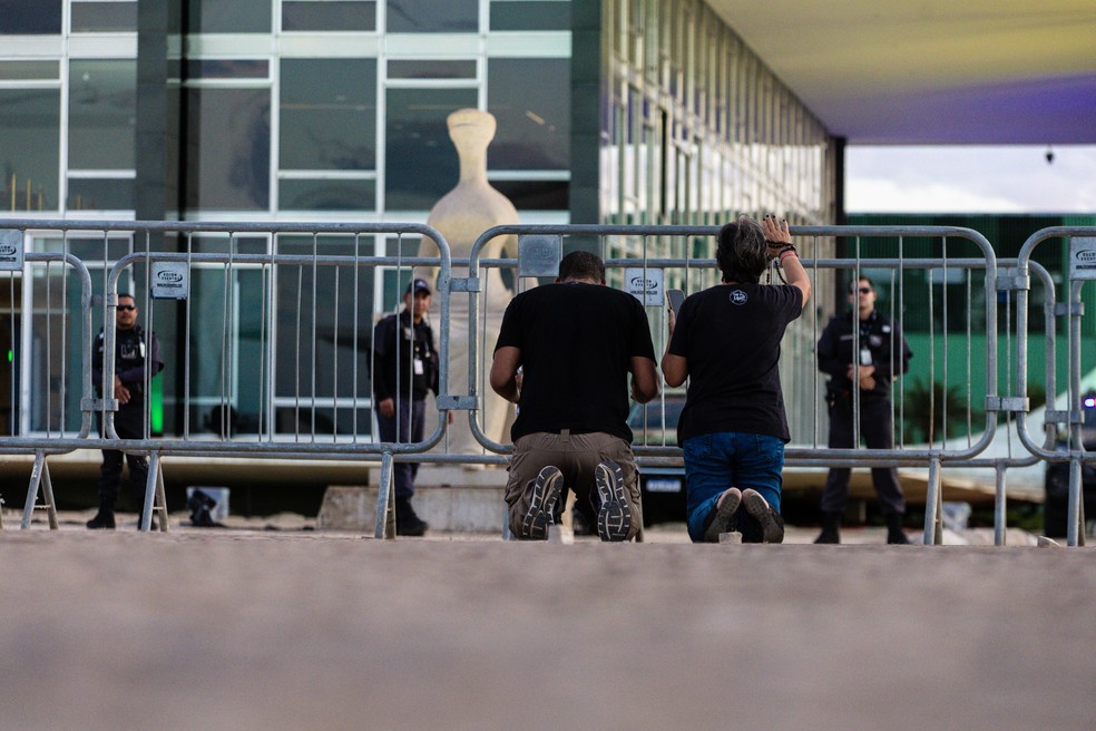 Segurança reforçada na frente do Supremo Tribunal Federal (STF) — Foto: Brenno Carvalho / Agência O Globo