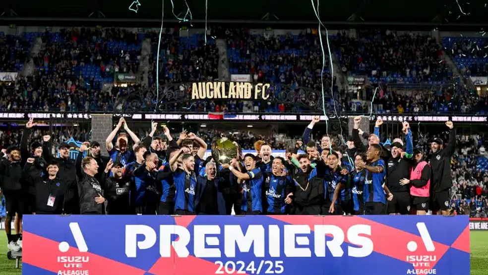 Auckland FC conquistou troféu na Liga Australiana em sua temporada de estreia — Foto: Divulgação/Auckland FC