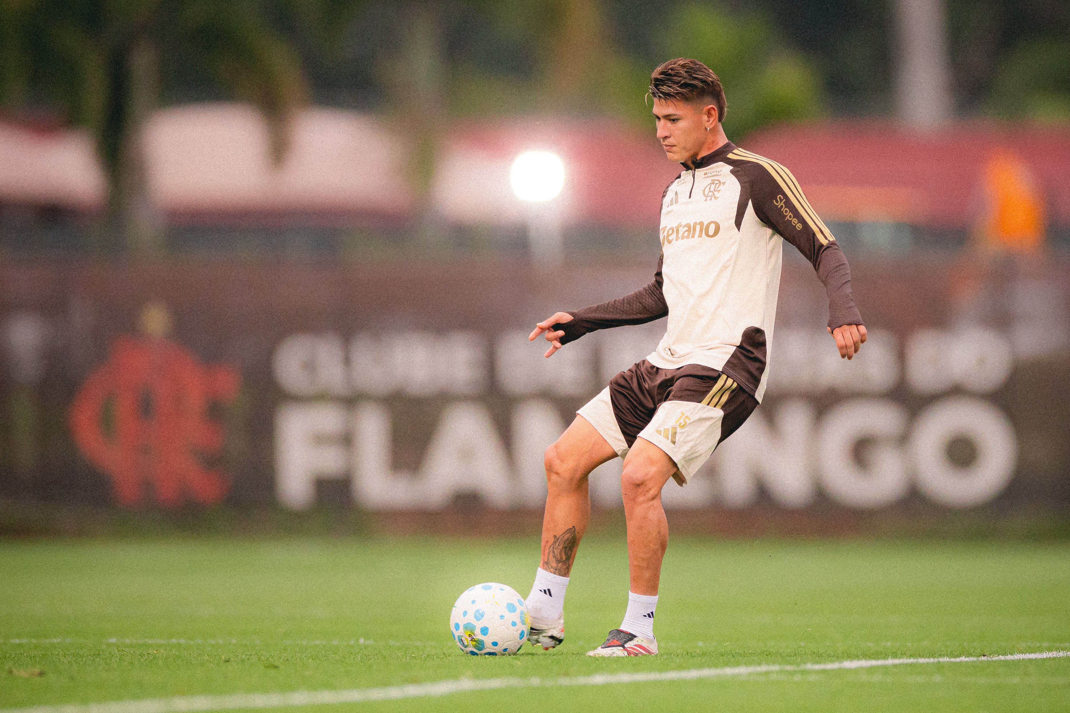 De volta aos eixos, Carrascal completa um ano de Flamengo em sua fase mais decisiva