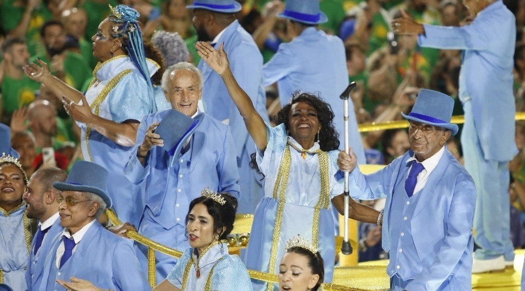 A ex-porta-bandeira Irene conquistou a categoria Personalidade, em deferência ao centenário da Portela — Foto: Fabio Rossi/Agência O Globo