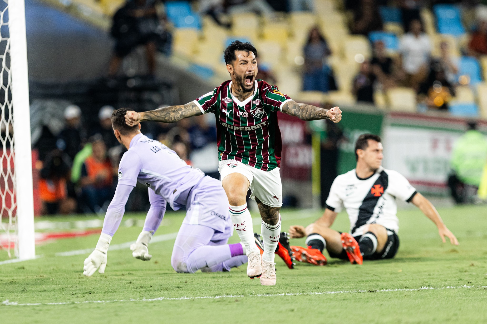 Análise: Fluminense sobrevive à pressão no primeiro tempo e adota frieza para bater Vasco em clássico eletrizante