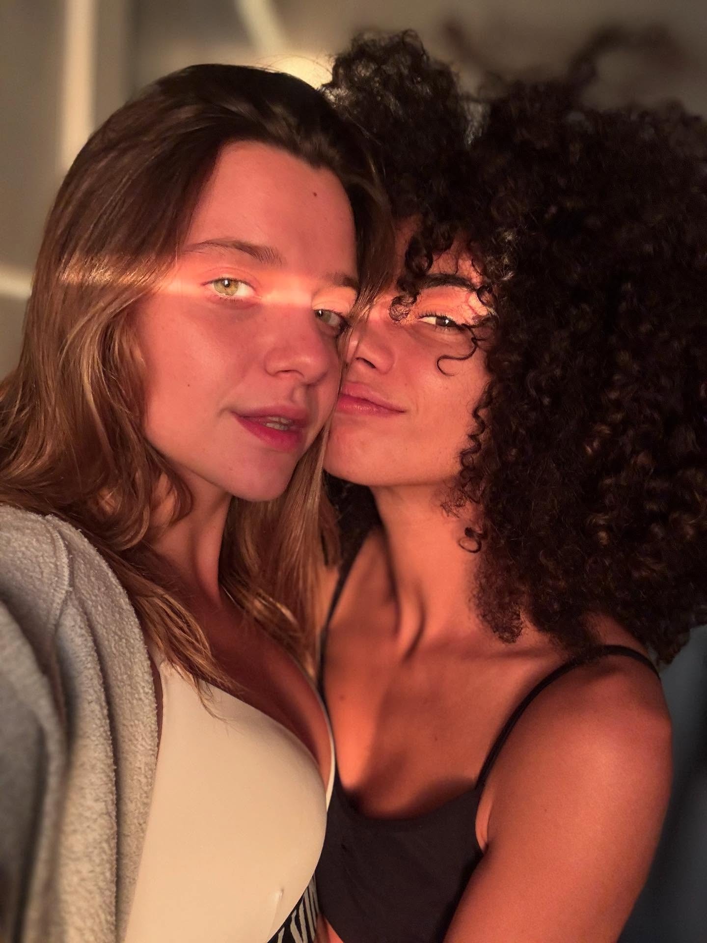 Samantha Jones, Anna Clara from Vale Tudo, has been dating actress Manu Morelli for about six years – Photo: Clone/Instagram