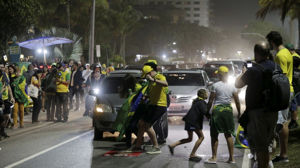 Bolsonaristas ficam frustrados com recuo de Bolsonaro: 'game over