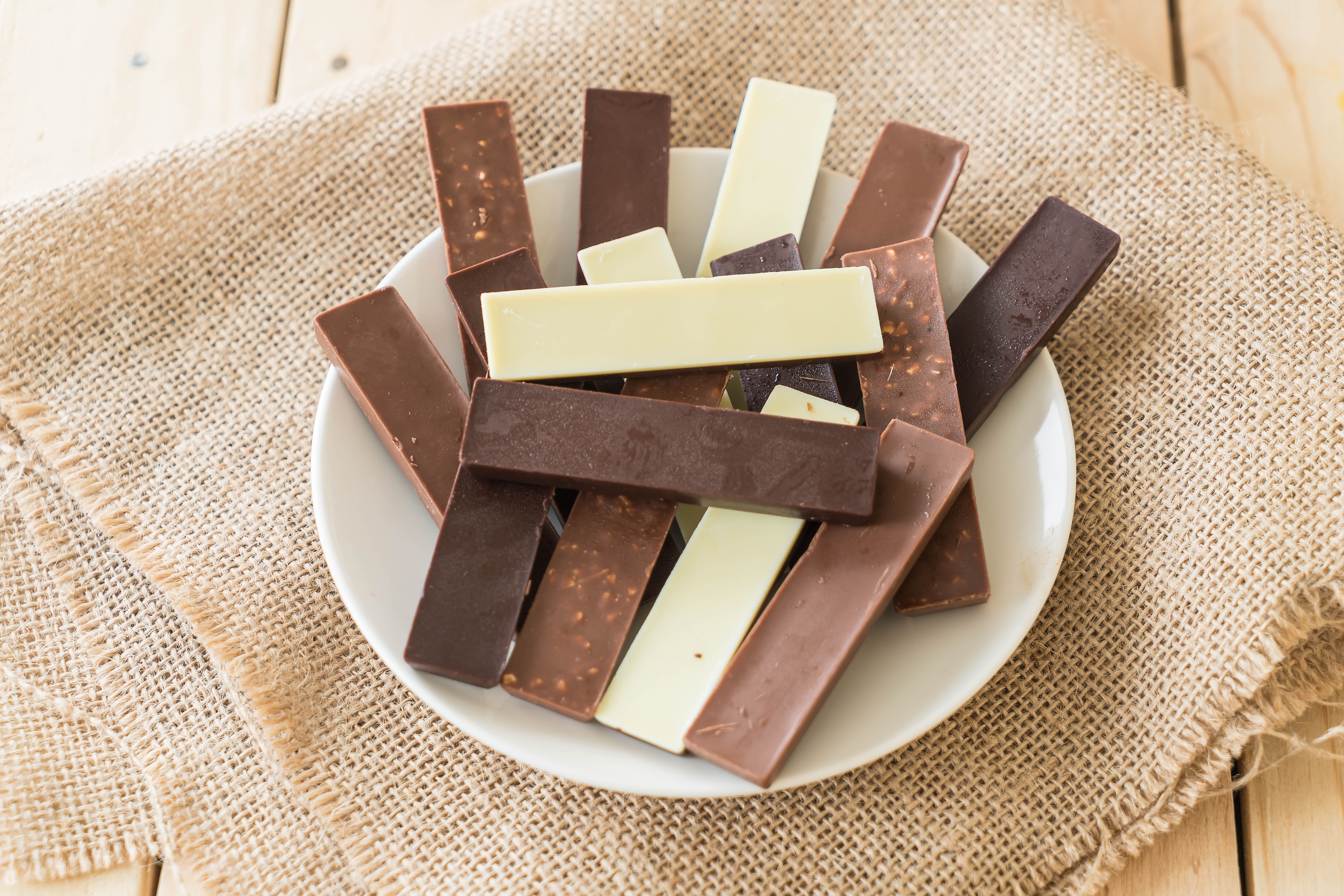 Dark Chocolate Ingredients: Quality vs. Low-Quality Guide