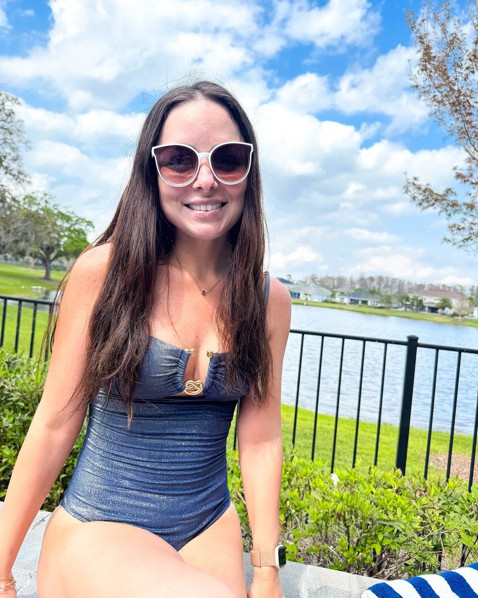 Influenciadora Flavia Calina fez Mommy Makeover após quatro gestações — Foto: Reprodução Instagram